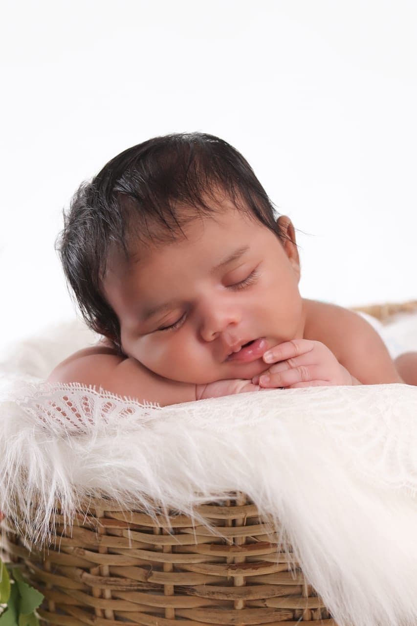 Peaceful sleeping newborn wrapped in soft fabric — Studio Mimico, Colombo